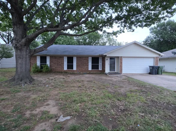 2611 N Capistrano Ct, Arlington, TX 76015