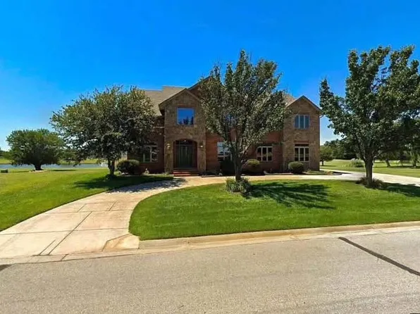 113 N Hibiscus St, Garden Plain, KS 67050