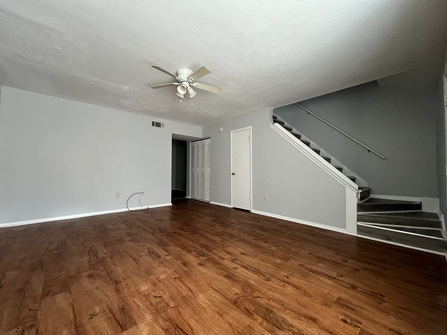 2883 Spruce Cir — Photo 2