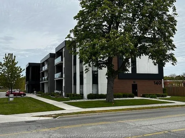 140 Main St E #203, Kingsville, ON N9Y 1A6