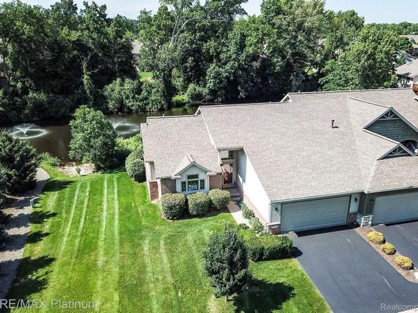 2318 Sugar Maple Dr, Brighton, MI 48116