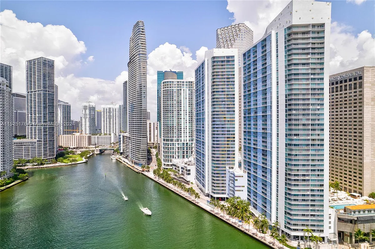 Building Photo - 325 S Biscayne Blvd #12A