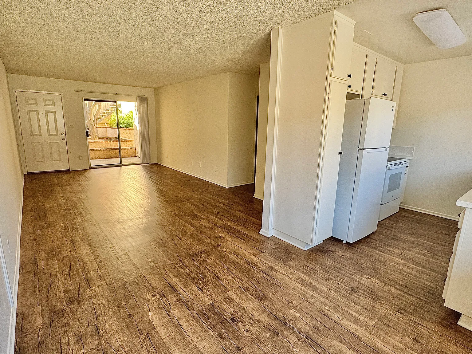 2 bed, 900 sqft, $2,350 — Photo 3