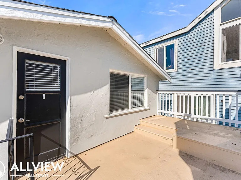 926 W Balboa Blvd — Photo 16
