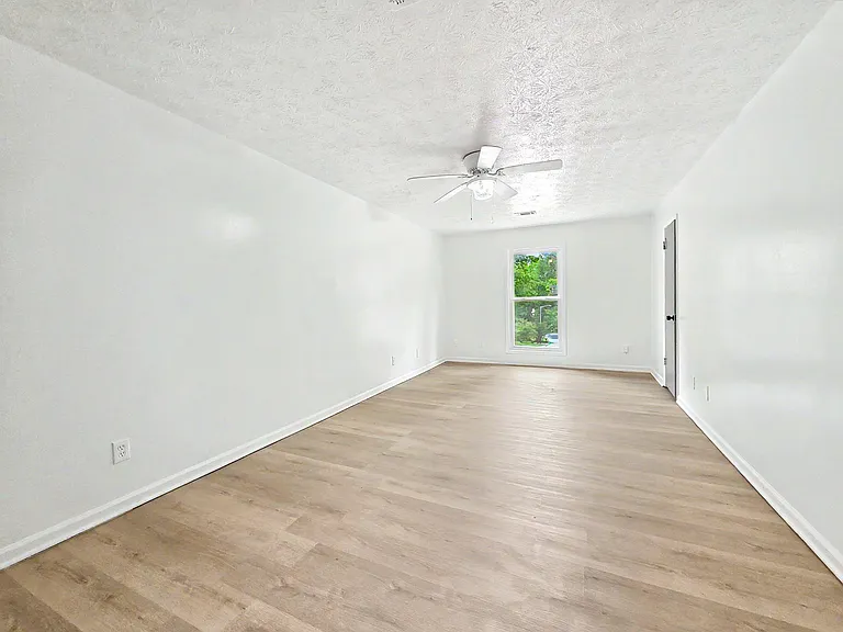 Whitfield Dr — Photo 10