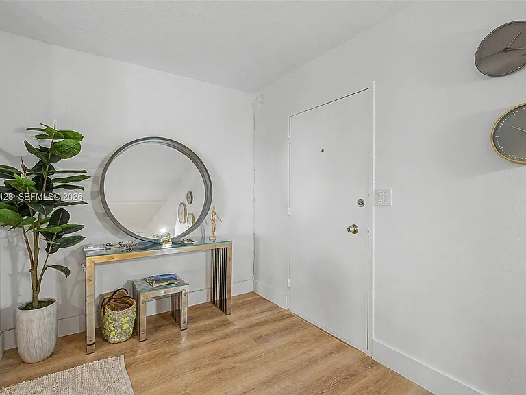 5555 Collins Ave #10V — Photo 6