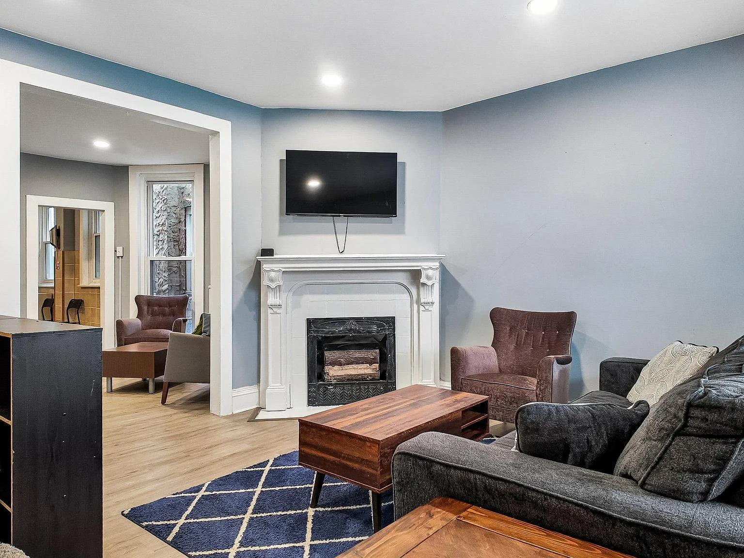 3 bed, 1.0 bath, 1032 sqft, $1,500 — Photo 3