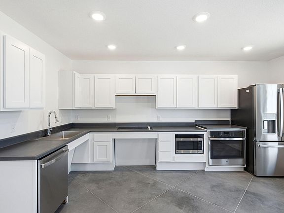 2nd image of 600 N Providence Rd #102