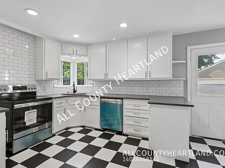 2736 NW 27th St — Photo 4