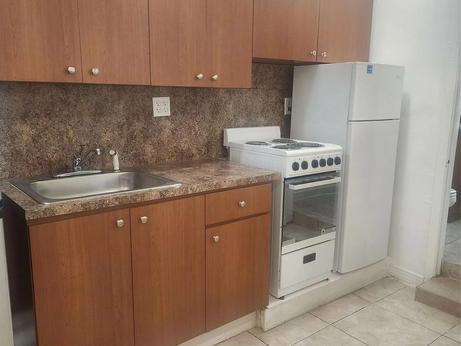 Studio, 1.0 bath, 1725 sqft, $1,300 — Photo 4