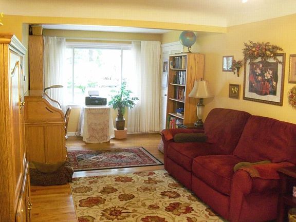 2nd image of 4813 Belmont St