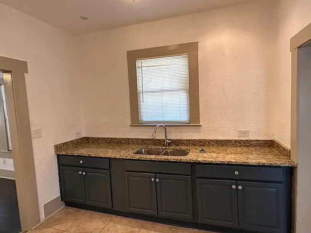 723 E Ashby Pl — Photo 8