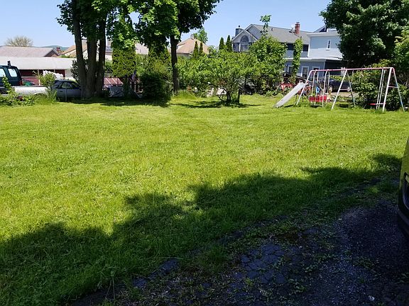 4th image of 45 Anness Dr