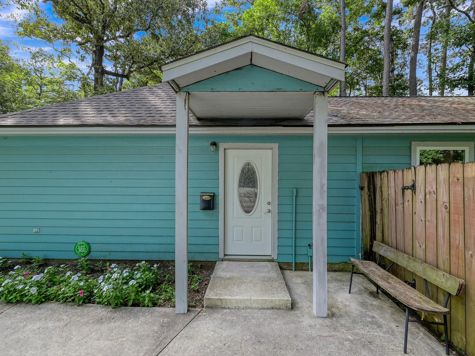 2 bed, 2.5 bath, 850 sqft, $1,600 — Photo 2