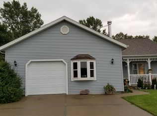 820 E Madison St, Winterset, IA 50273