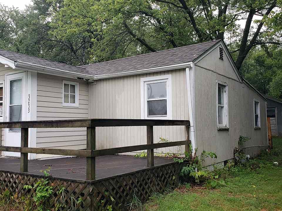 2nd image of 3233 Ellis Rd