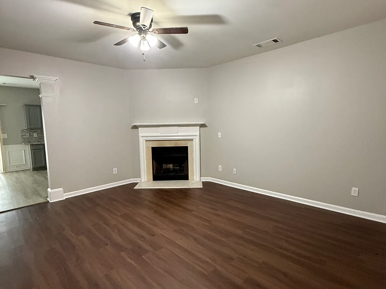 3 bed, 2.5 bath, 1696 sqft, $2,100 — Photo 2