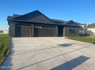 6168 Camellia Cir, Grand Forks, ND 58201