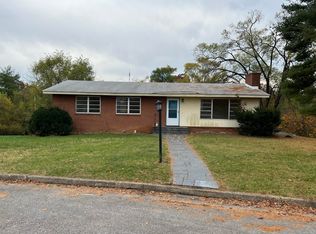 4122 High Acres Rd NW, Roanoke, VA 24017