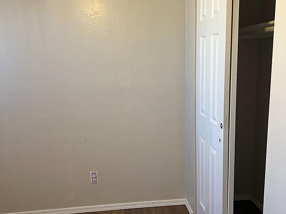 5th image of 4921 W GLENROSA Avenue