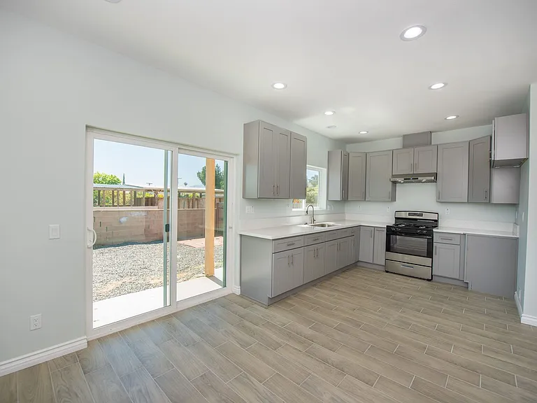 5409 Rose Ave — Photo 8