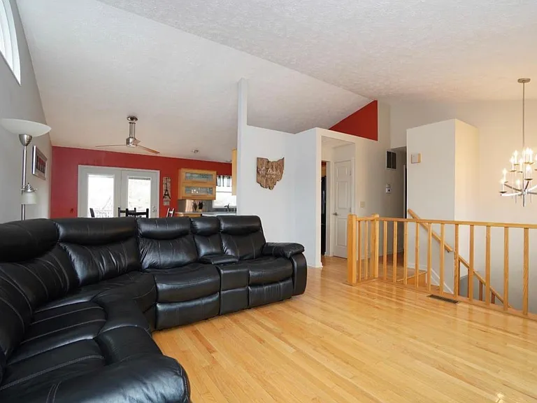 8066 Winters Ln — Photo 8