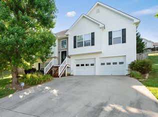 42 Magnolia Ct, Rydal, GA 30171