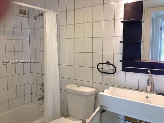 5th image of 5555 Collins Ave APT 8S