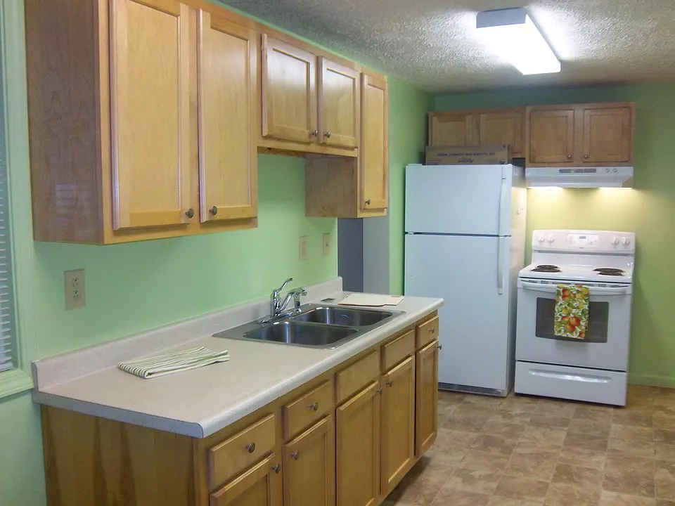 Stove/fridge provided