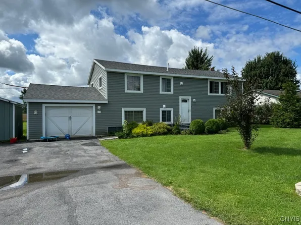 22510 Willowbrook Dr, Watertown, NY 13601