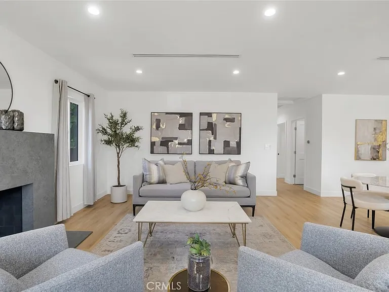 2115 W Clark Ave — Photo 4