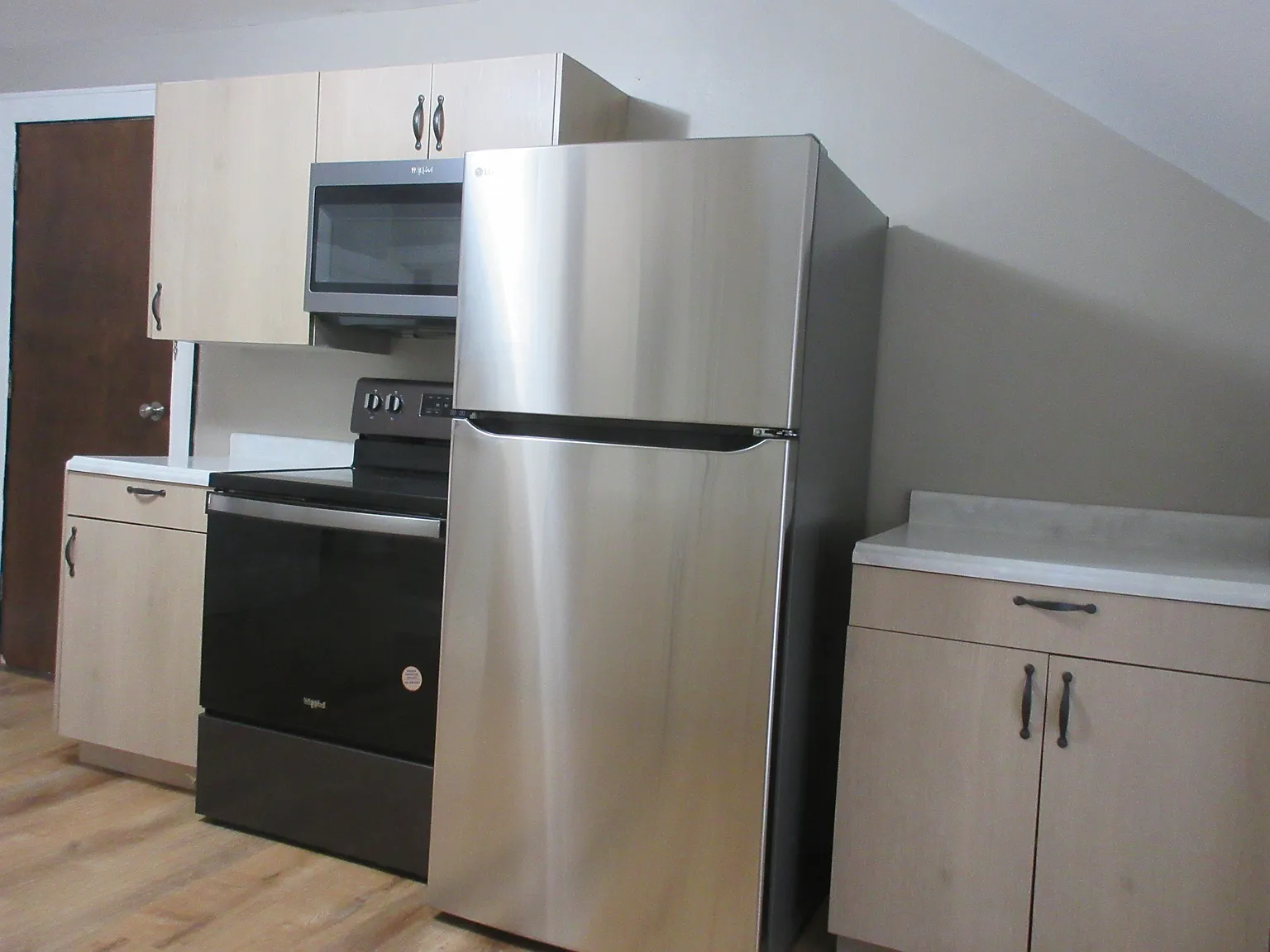 3 bed, 1000 sqft, $1,275 — Photo 3