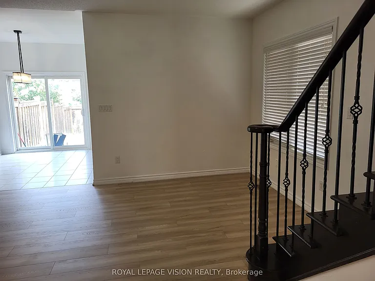 715 Agnew Cres #UPPER — Photo 11