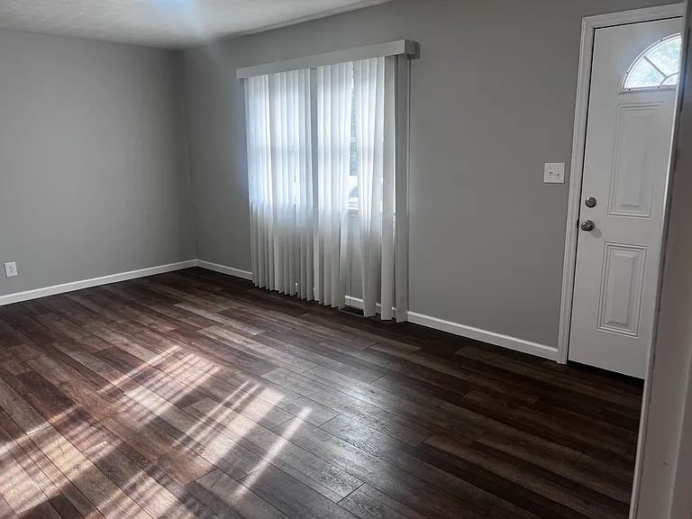 Poplar Cir — Photo 4
