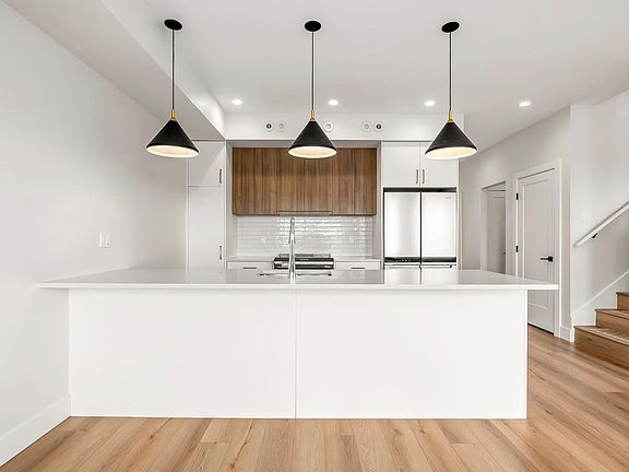 3rd image of 387 Arizona Dr #5A