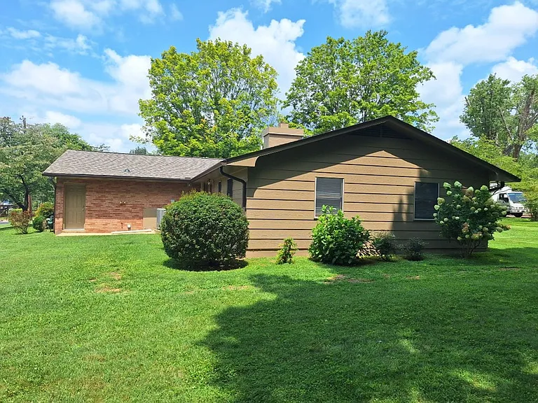 6826 Dorchester Dr — Photo 6