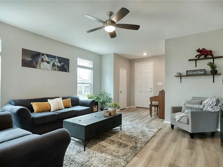 209 Asher Blue Dr — Photo 3
