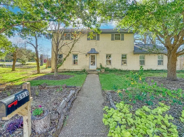 2918 Camelot Dr, Bryan, TX 77802