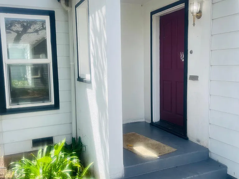 711 Taber Ave — Photo 3