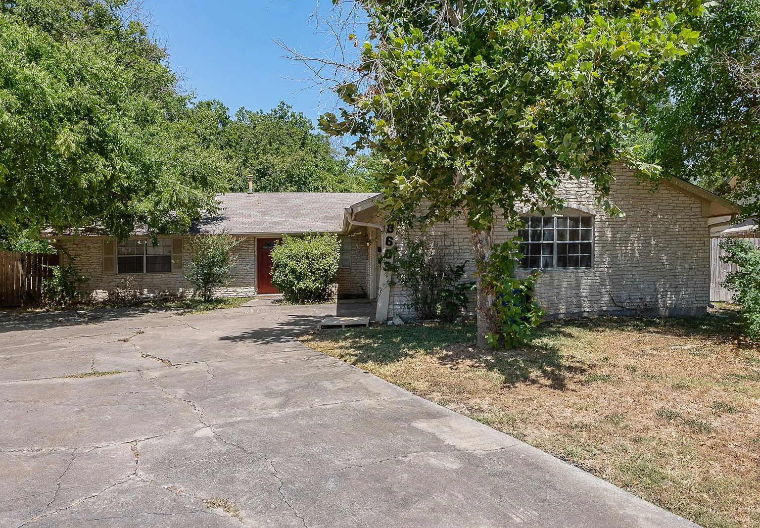 2 bed, 1.0 bath, 833 sqft, $1,450 — Photo 1