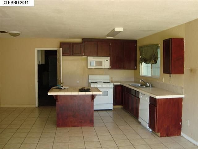 2nd image of 2009 Putnam St