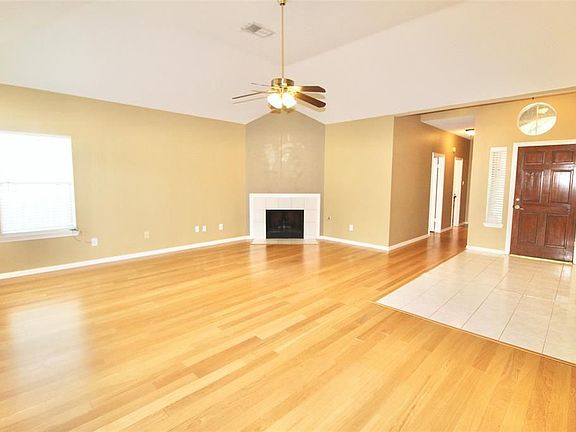 2nd image of 110 Lindencrest Ct