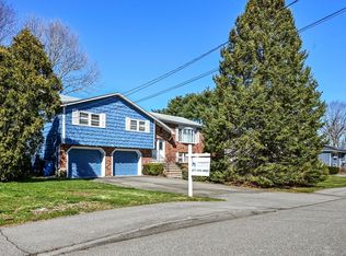 6 Gloversbrook Rd, Randolph, MA 02368