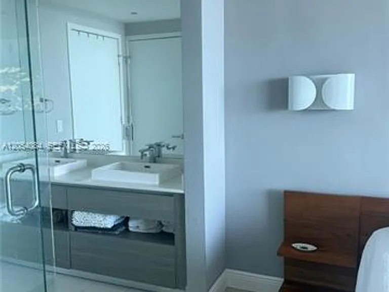 460 NE 28th St #CU-803 — Photo 28