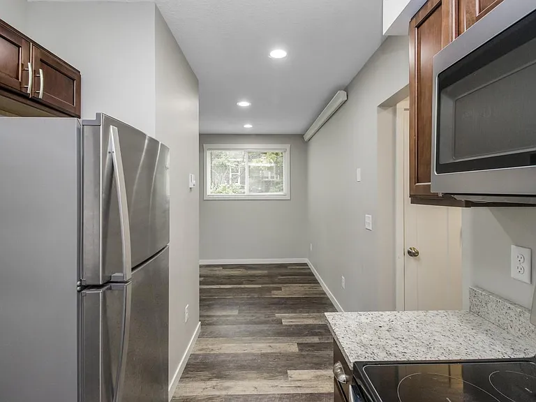 304 4th Ave NW #2 — Photo 10