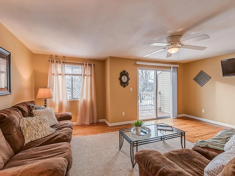 261 Robert Dr — Photo 6