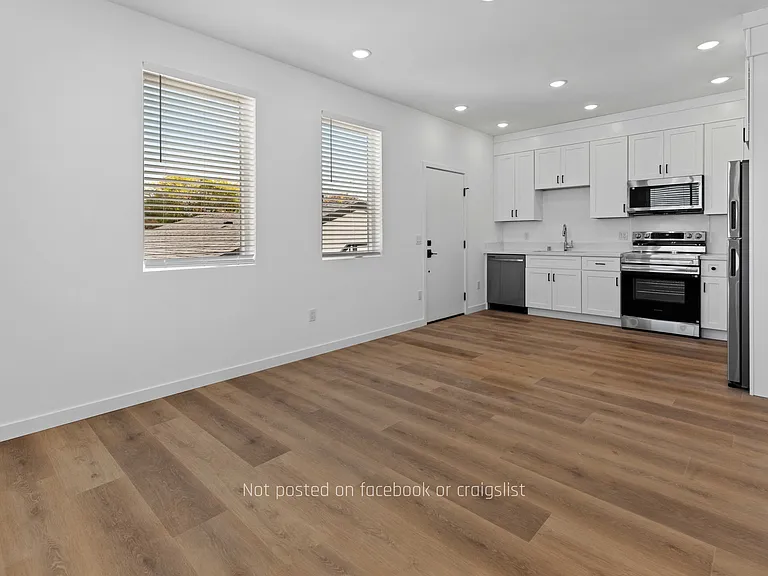 2818 Nye St — Photo 2