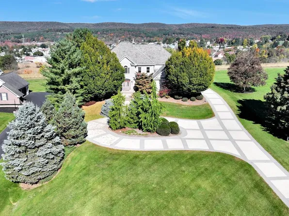 3010 Ridgeview Dr, Orwigsburg, PA 17961