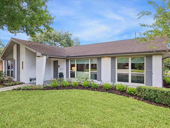 3rd image of 3731 Sun Valley Dr