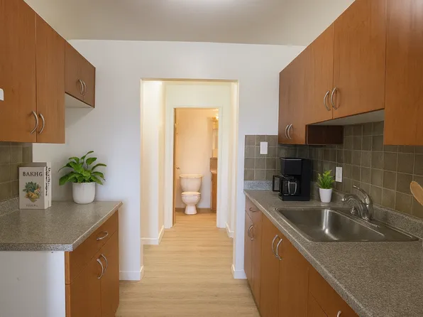 899 Craigflower Rd, Esquimalt, BC V9A 2X3